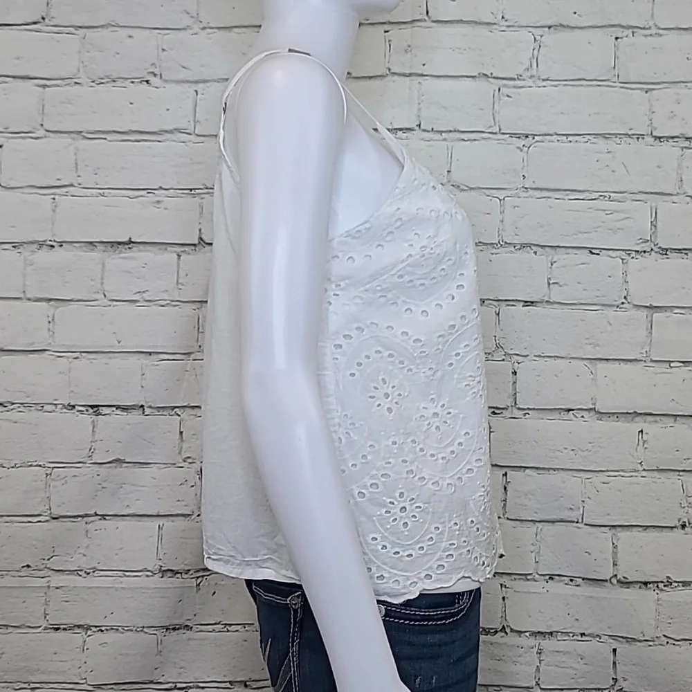 Japna Eyelet Lace Button Front V Neck Scalloped Hem Blouse/Tank Top in White